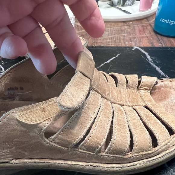 Josef Seibel slides with a 1-1/2” wedge heel - Picture 6 of 7